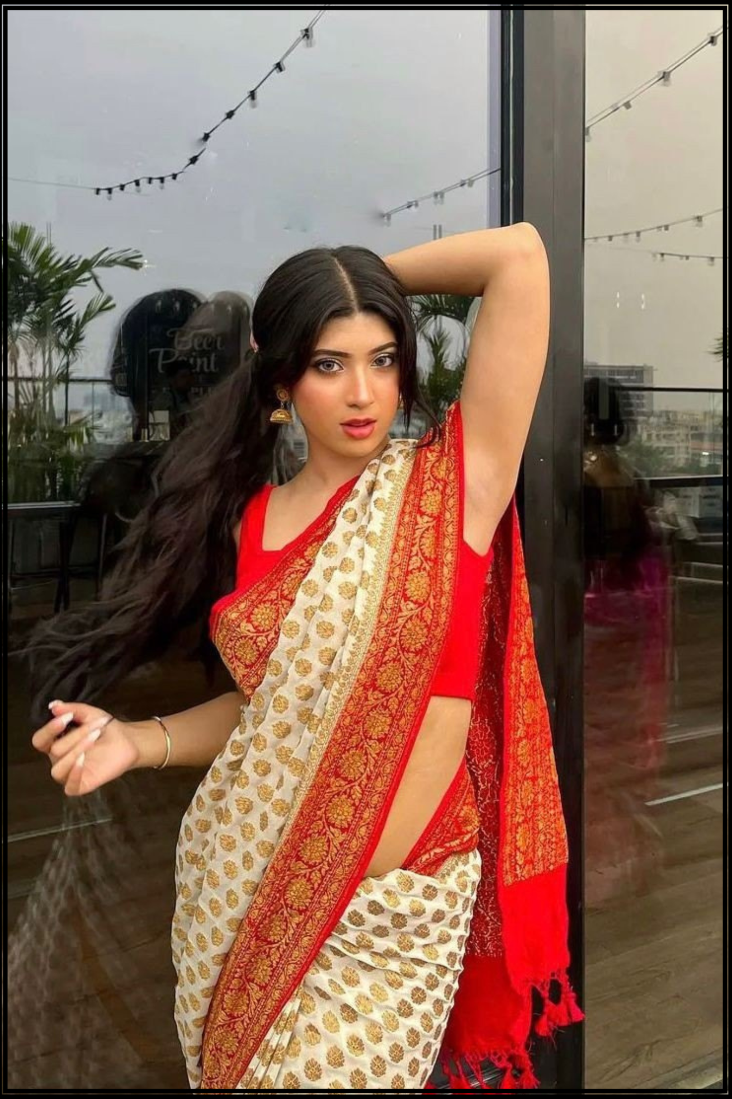 A Classic Contrast, Woven in Banaras